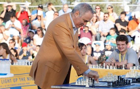 Gari Kasparov prekinja šahovsko upokojitev