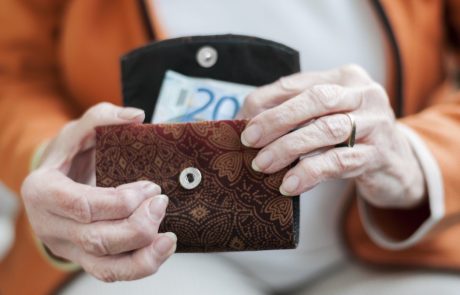 Slaba novica za upokojence: Januarske pokojnine bodo nižje