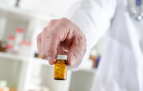 Novi zakon o lekarniški dejavnosti naj bi povečal varnost bolnikov in zmanjšal neželene učinke zdravil