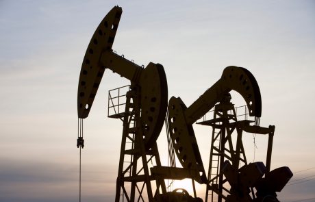 Ruski prihodki od izvoza nafte močno padli