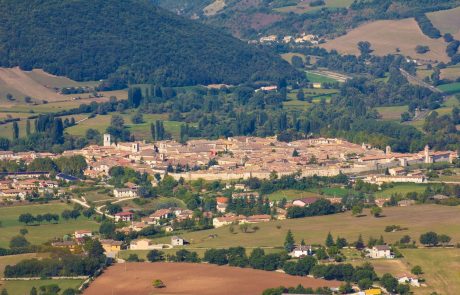 Le 16 km od epicentra: Malo italijansko mestece potres preživelo brez večje škode