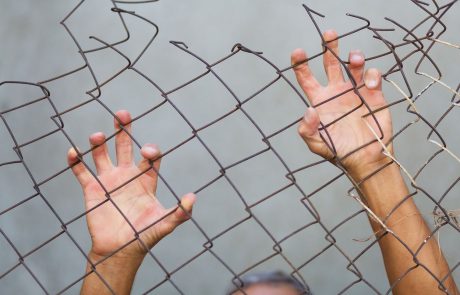 Koprski policisti prijeli 30 ilegalnih prebežnikov, med njimi šest mladoletnikov in otroka