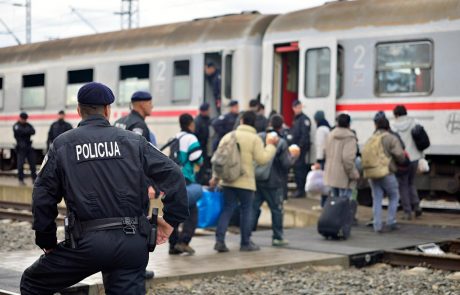Hrvaški policisti naj bi spolno nadlegovali migrantko