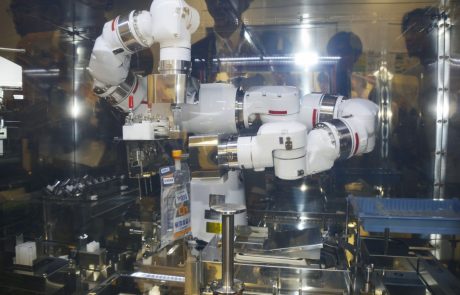 Z novo tovarno industrijskih robotov v Sloveniji bo zaposlitev dobilo do 200 ljudi