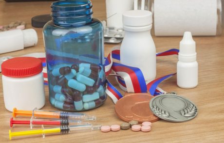 Več kot tisoč ruskih športnikov vpletenih v sistematični doping