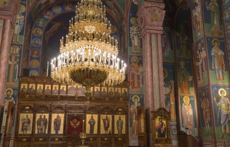 Trpinčenje: Srbska pravoslavna cerkev mora bivšemu ljubljanskemu parohu plačati 13.000 evrov