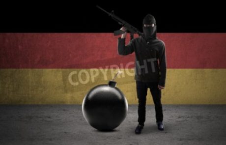 Na avstrijsko-nemški meji obsežna policijska akcija zaradi sumljivih predmetov najdenih v avtu