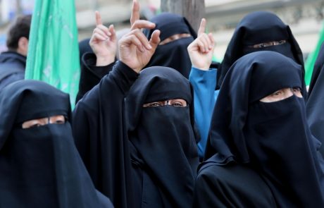 Nemški notranji minister želi, da muslimanke pokažejo svoje obraze