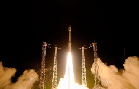 Izstrelitev slovenskega satelita Trisat zaradi tehničnih težav prestavljena