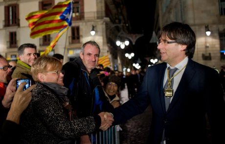 Puigdemont pravi, da lahko Katalonijo vodi iz Belgije