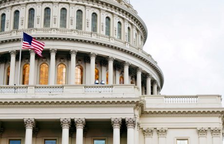 Večji ameriški mediji so se začeli odločati, da na novinarske konference Bele hiše več ne pošiljajo dopisnikov, ker tam ne dobijo nobenih pametnih novic