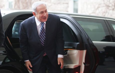 Izraelski premier, ki je obtožen korupcije, vložil zahtevo za imuniteto
