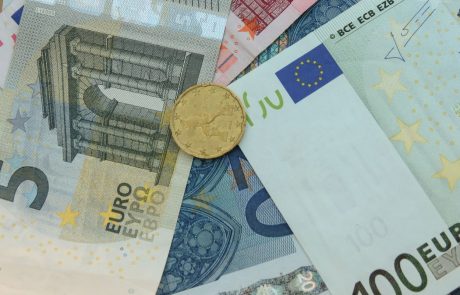 Povprečna plača v Sloveniji avgusta višja od julijske