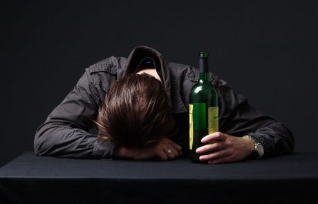 Število odvisnih od alkohola, ki se odločijo za zdravljenje, se povečuje