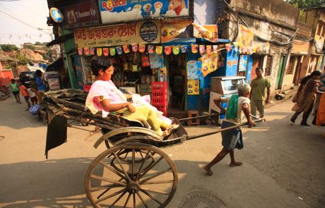 Uber v Pakistanu ponuja tudi prevoze z rikšami