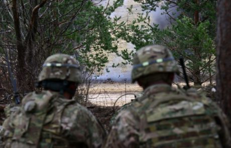 Slovenska vojska bo v ponedeljek na pomoč policiji pri varovanju državne meje poslala 35 dodatnih vojakov
