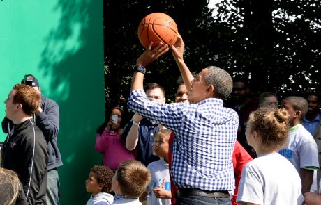 Obama volilni dan začel s košarko s prijatelji