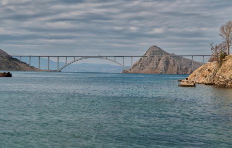 Na Hrvaškem danes začeli obnovo mostu na otok Krk, dela naj bi končali v dveh letih