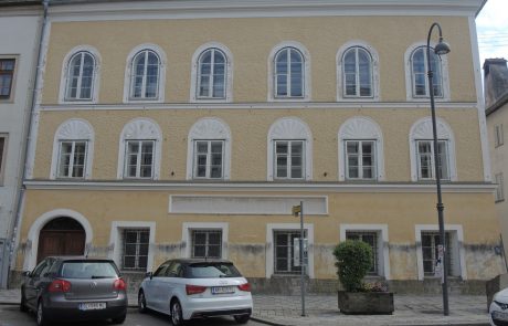 Hitlerjeva rojstna hiša, ki stoji v kraju Braunau v Avstriji, bo prešla v roke države