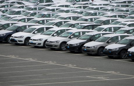 Rast prodaje vozil po štirih mesecih pri 12 odstotkih