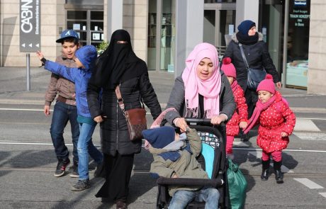 Nemški garanti toženi zaradi neplačevanja preživnine beguncem