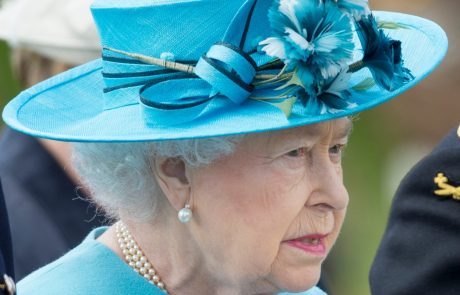 Britanska kraljica prejela prvi odmerek cepiva proti covidu-19