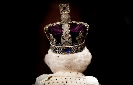 Veliko Britanijo skrbi najbolj črn scenarij: Kaj se bo zgodilo, ko kraljica Elizabeta zapusti ta svet