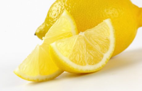 Ljudje so začeli zamrzovati limone, tukaj so razlogi, zakaj bi morali to storiti tudi vi