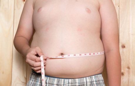 Otroci debelih staršev imajo desetkrat večjo možnost za debelost
