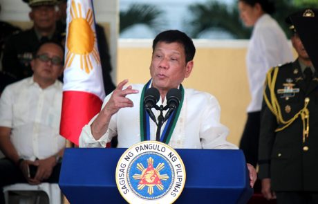 Filipinski predsednik v vojni proti mamilom angažiral vojsko in obljublja še več mrtvih