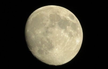 ZNanstveniki ugotovili, da se površje Lune spreminja 100-krat hitreje kot so predvidevali do sedaj