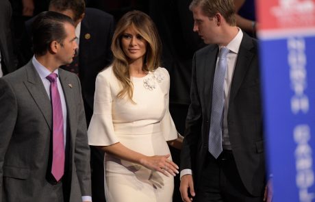 Melanija Trump za 150 milijonov odškodnine toži medije, ki so poročali da je bila draga prostitutka