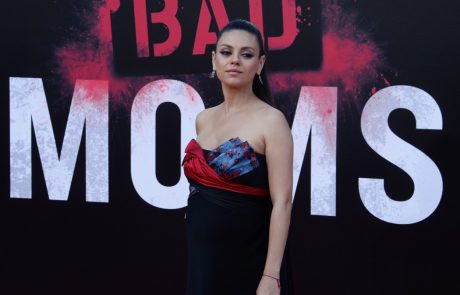 Lepa nosečnica Mila Kunis blestela na premieri svojega novega filma