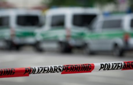 V Münchnu moški z nožem ranil več ljudi