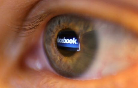 Facebook samo v treh mesecih zaslužil več, kot bi Slovenijo stal drugi tir