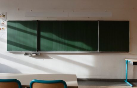 Učiteljica v Osnovni šoli Kamnica pri Mariboru grobo obračunala z dvema učencema