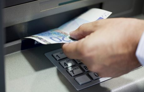 Banka pred propadom: Poslovalnice v Sloveniji zaprte, možno le kartično poslovanje
