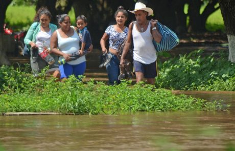V Mehiki vse več smrtnih žrtev orkana Earl