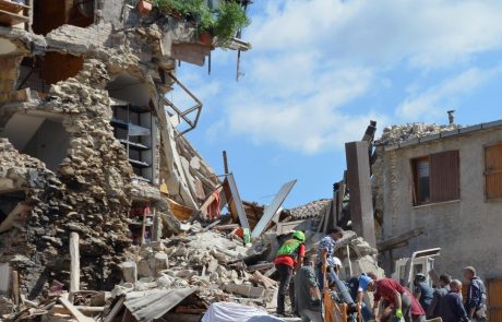 Možnosti, da bi med ruševinami po potresu v Italiji našli preživele, so vedno manjše