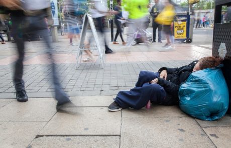 Število brezdomcev raste: V Sloveniji brez strehe nad glavo več kot 2700 ljudi