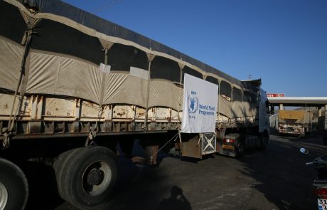 V Siriji uničenih najmanj 18 tovornjakov s humanitarno pomočjo