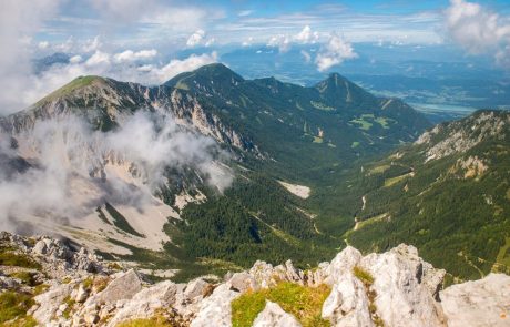 Čeprav se prava sezona še ni začela, so v slovenskih gorah letos našteli že 196 nesreč, umrlo pa je 15 ljudi
