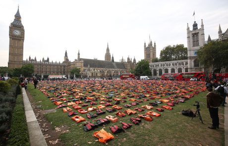 V Londonu na zelo nazoren in grozljiv način opozarjajo na begunsko problematiko (foto)