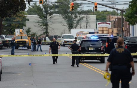 Prijeli 20-letnega strelca, ki je v nakupovalnem središču ubil pet ljudi