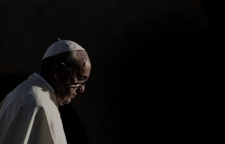 Spolne zlorabe patra Rupnika močno prizadele papeža Frančiška