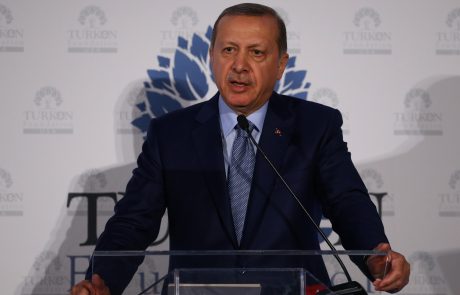 Erdogan za podaljšanje izrednih razmer v Turčiji