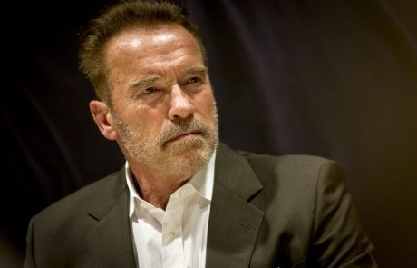 Arnold Schwarzenegger: ”Oče me je pretepal, ker je mislil, da sem gej”