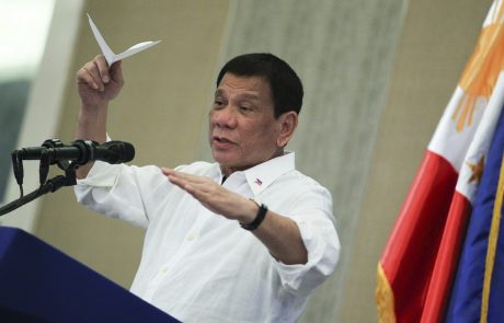 Filipinski predsednik želi zmanjšati število neželenih nosečnosti