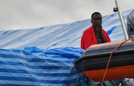 V Sredozemskem morju potonil čoln z več kot 100 migranti, našli le štiri preživele