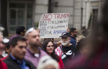 Trumpa novinarji razglasili za grožnjo svobodi tiska